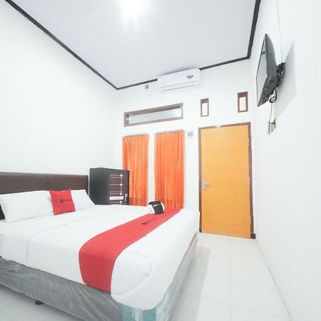 Reddoorz Syariah Near Mall Roxy Banyuwangi 2 מראה חיצוני תמונה