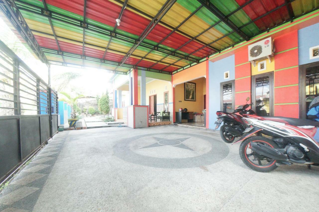 Reddoorz Syariah Near Mall Roxy Banyuwangi 2 מראה חיצוני תמונה