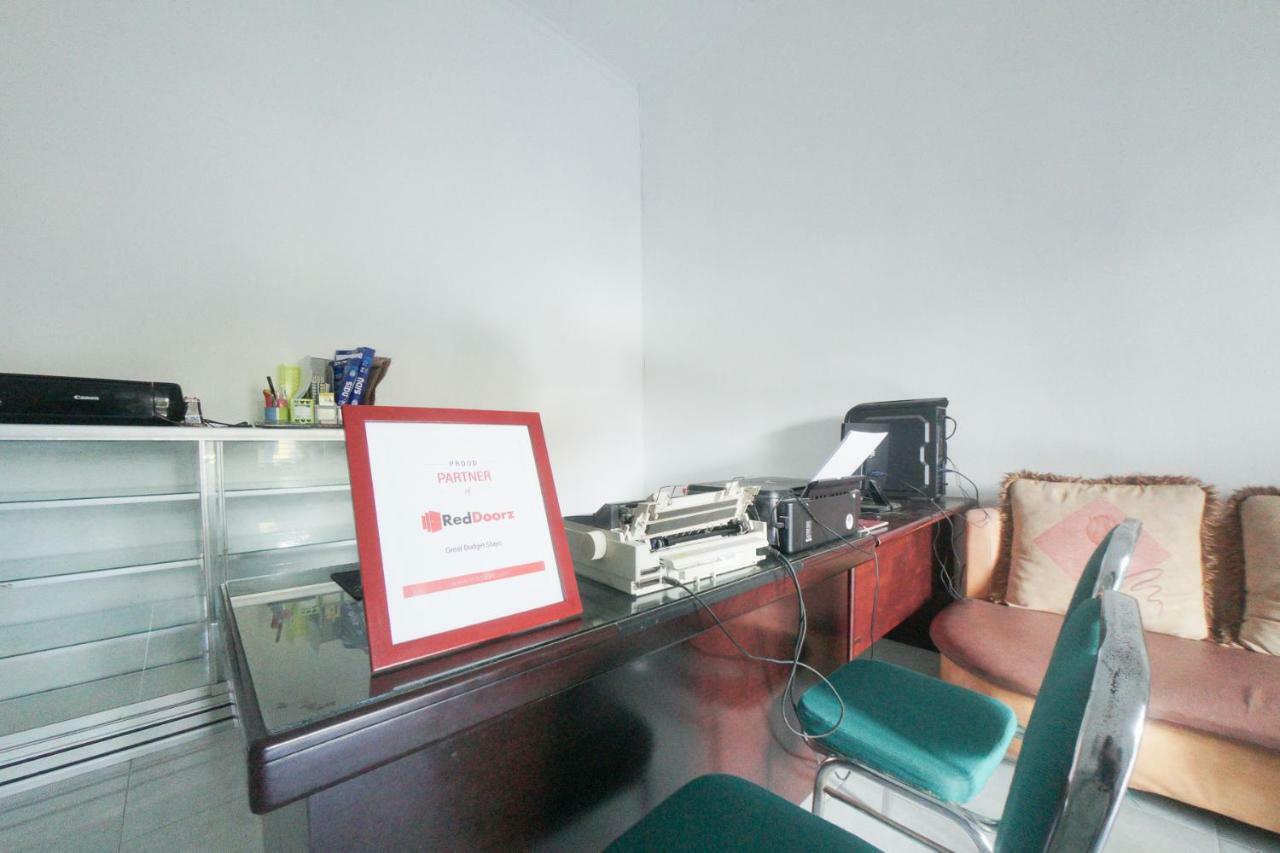Reddoorz Syariah Near Mall Roxy Banyuwangi 2 מראה חיצוני תמונה