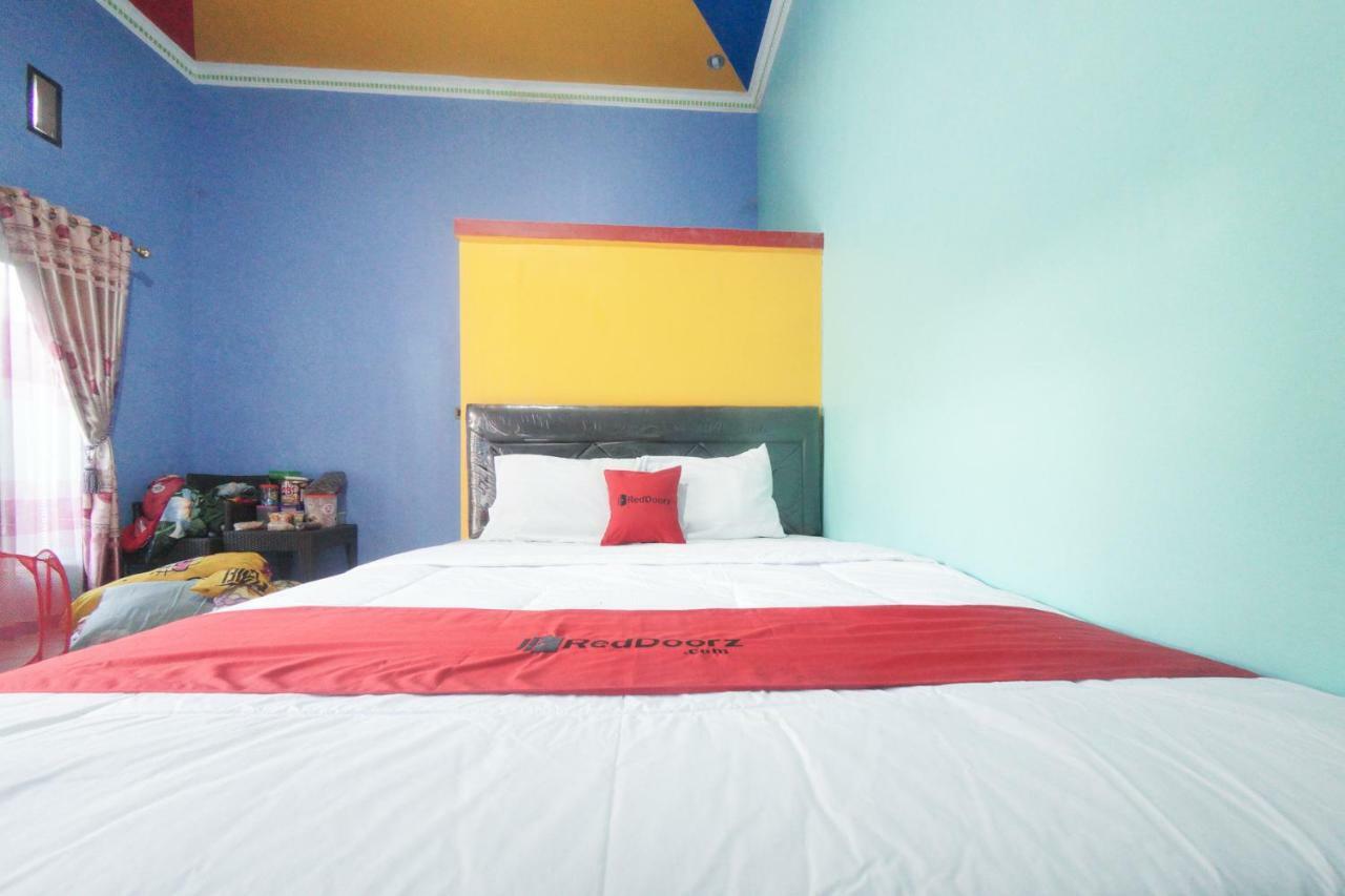 Reddoorz Syariah Near Mall Roxy Banyuwangi 2 מראה חיצוני תמונה