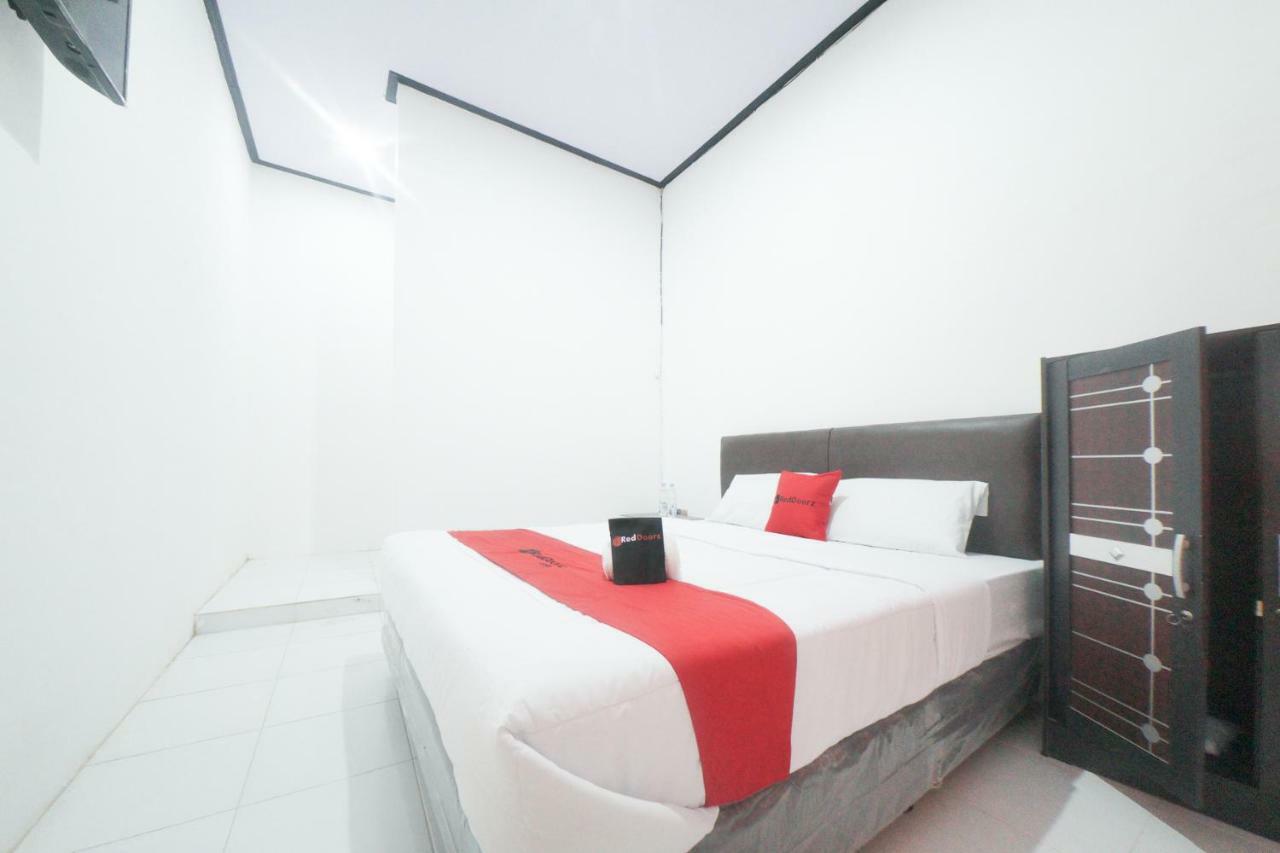 Reddoorz Syariah Near Mall Roxy Banyuwangi 2 מראה חיצוני תמונה
