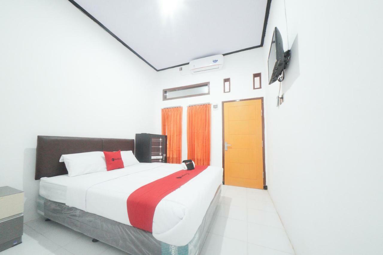 Reddoorz Syariah Near Mall Roxy Banyuwangi 2 מראה חיצוני תמונה