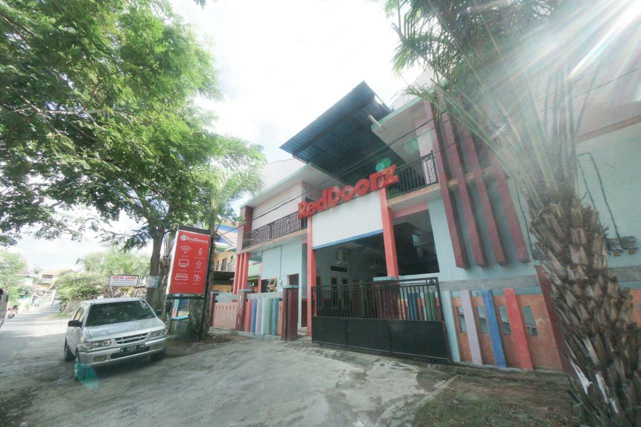 Reddoorz Syariah Near Mall Roxy Banyuwangi 2 מראה חיצוני תמונה