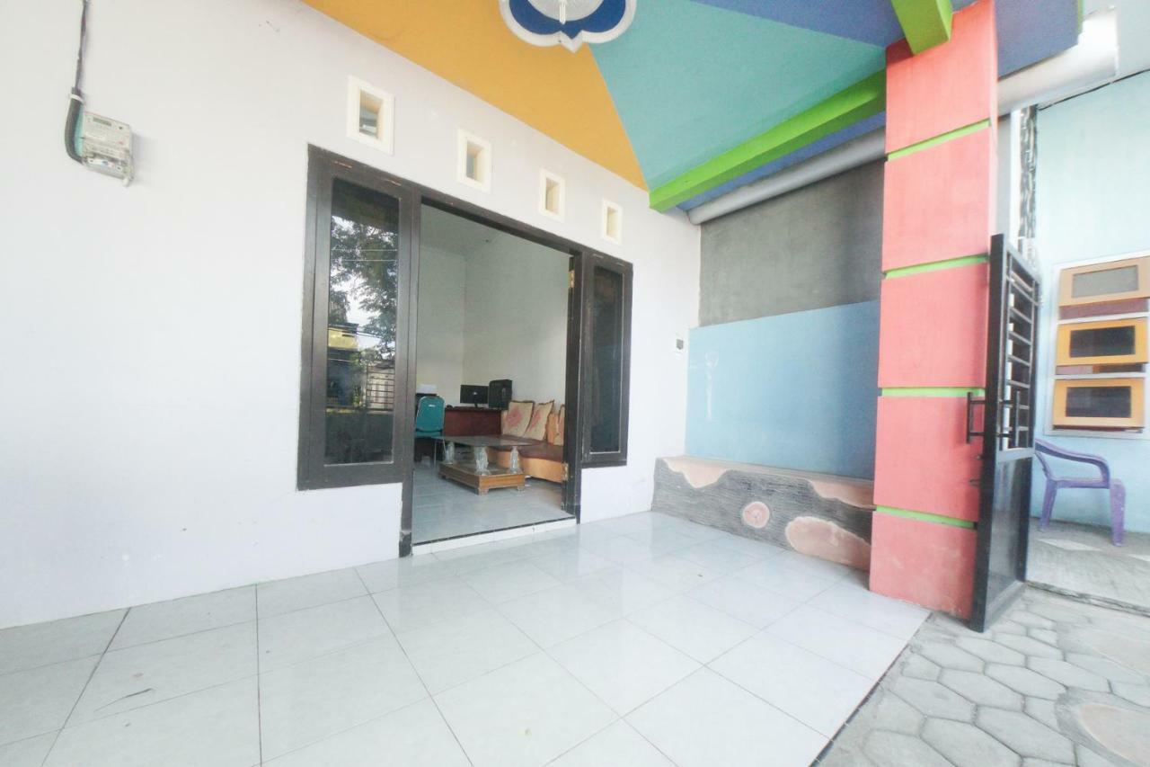 Reddoorz Syariah Near Mall Roxy Banyuwangi 2 מראה חיצוני תמונה