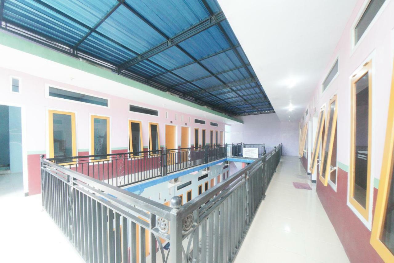 Reddoorz Syariah Near Mall Roxy Banyuwangi 2 מראה חיצוני תמונה