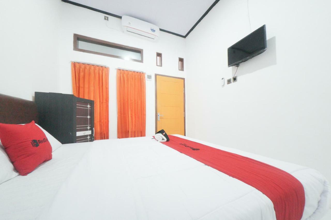 Reddoorz Syariah Near Mall Roxy Banyuwangi 2 מראה חיצוני תמונה