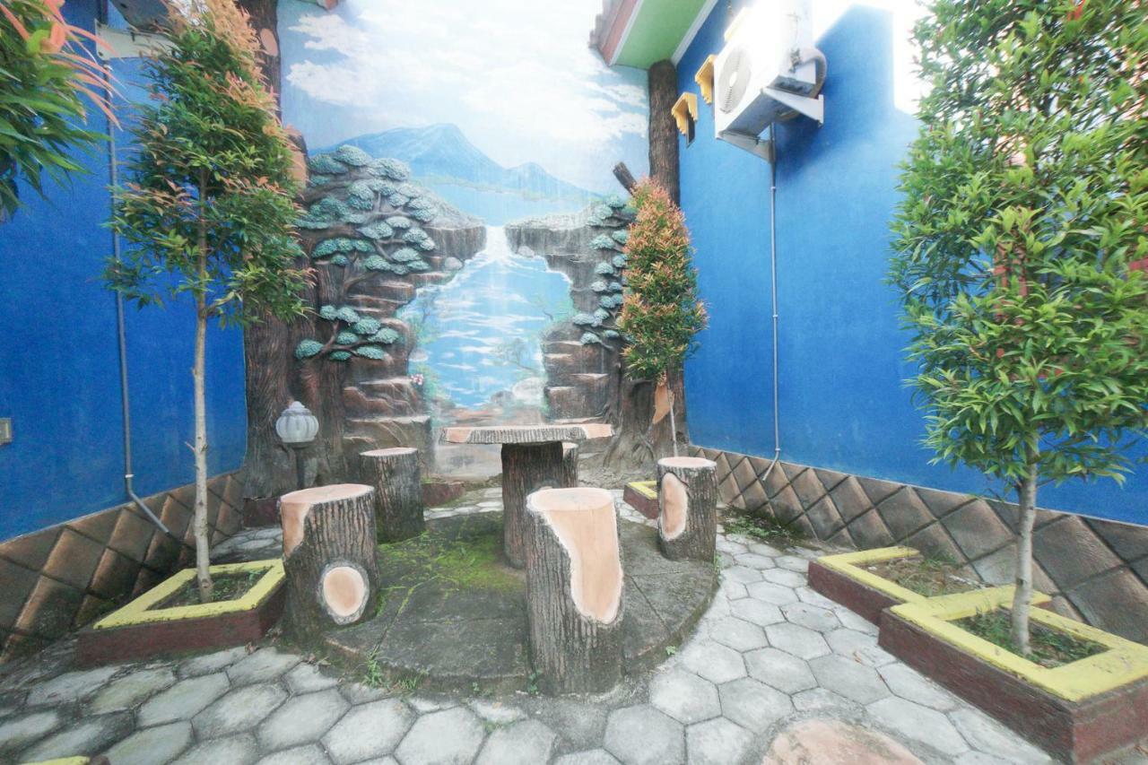 Reddoorz Syariah Near Mall Roxy Banyuwangi 2 מראה חיצוני תמונה