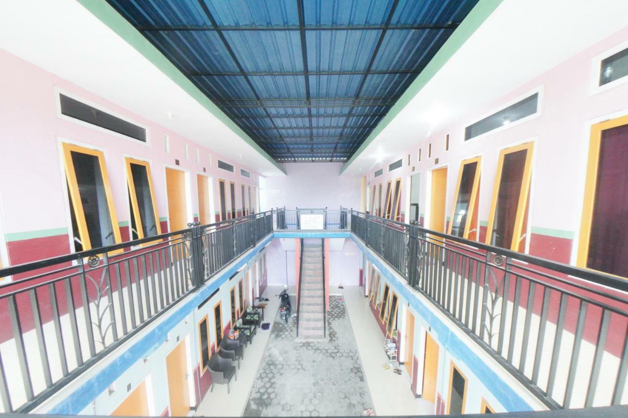 Reddoorz Syariah Near Mall Roxy Banyuwangi 2 מראה חיצוני תמונה